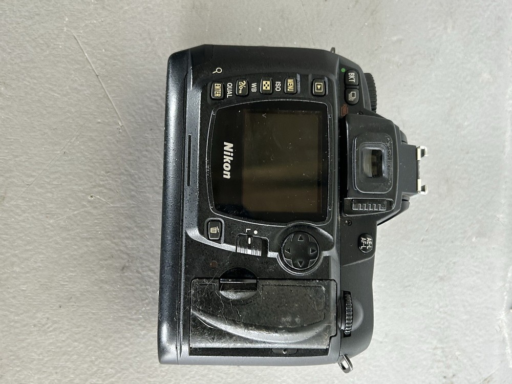 Nikon D70s Digital Camera + Camera Body ONLY For Parts
