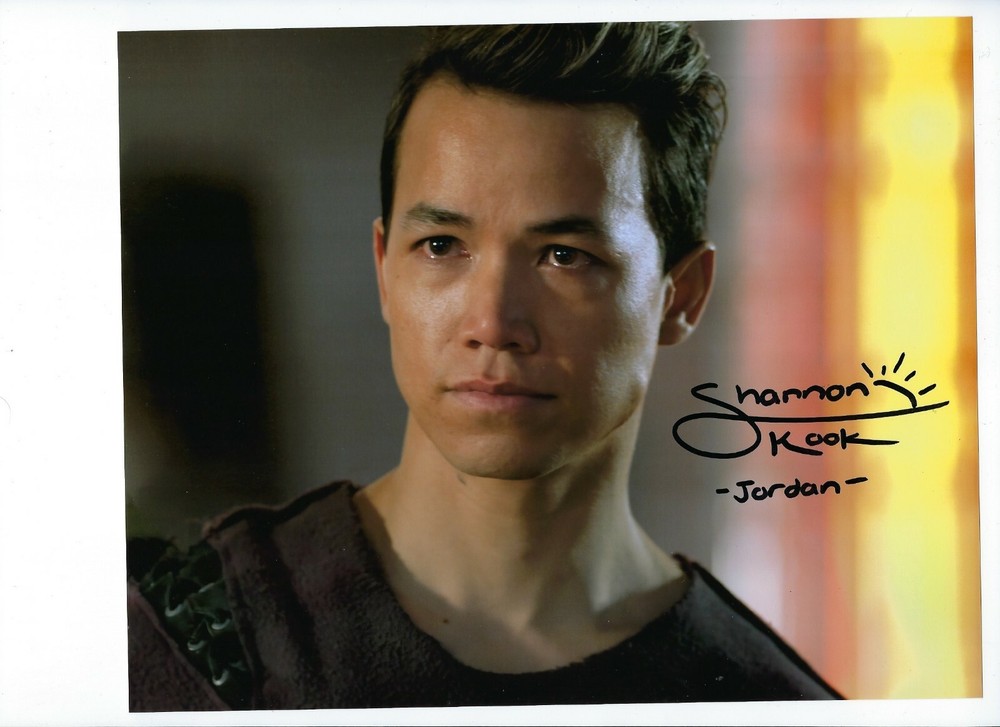 Shannon Kook - The 100 signed photo
