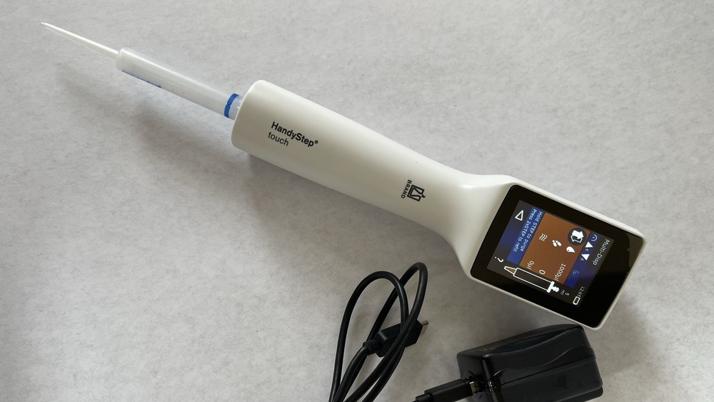 Pristine Condition BrandTech HandyStep Touch Screen Protector Still On &Charger