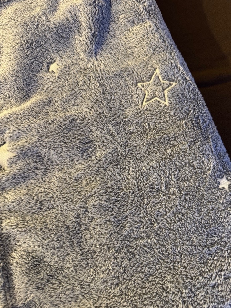 Grey Fluffy Star Blanket 45” x 62” VGC