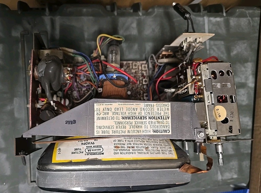 Vintage Motorola / Solid State 9 Television Model XP263HW-1 - Internals