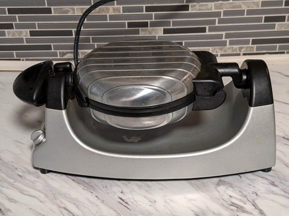 VillaWare UNO 2009 Gravity Rotating Belgian Waffle Maker Flowers Tested *READ*