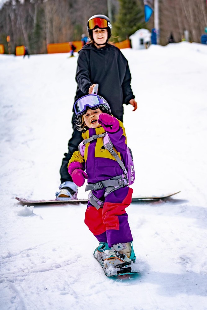 Versatile Kids Ski Snowboard Safety Harness with Adjustable Leash and Backpack