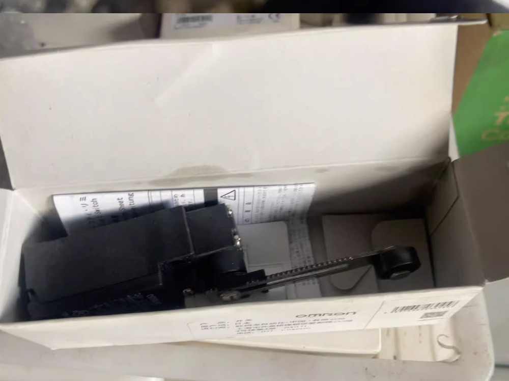 1PC New Omron Limit switch D4N-212G #LL