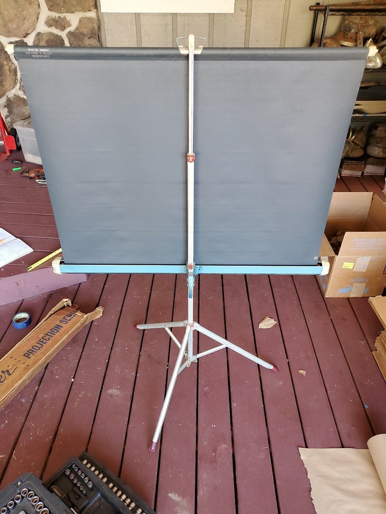 Da-Lite De Luxe Challenger Vintage Projector Screen 40 X 40 w/orginal box