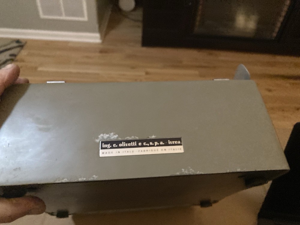 Olivetti Studio 44 Original Typewriter