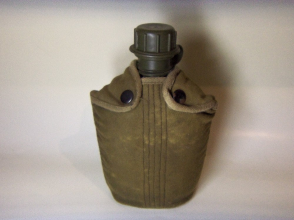 CANTEEN  US  1990  GREEN PLASTIC