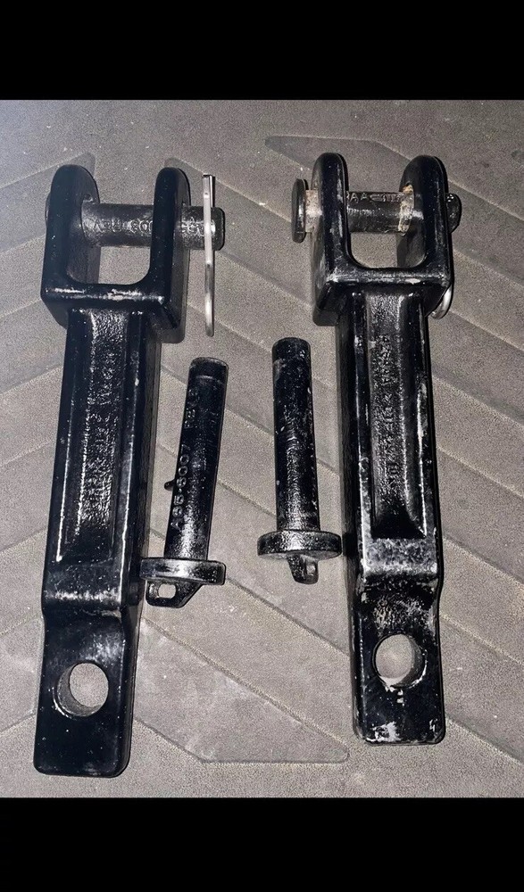 Set OEM Peterbilt / Kenworth Single Tow Hooks With Pull Pin & Frame Pin A20-6014