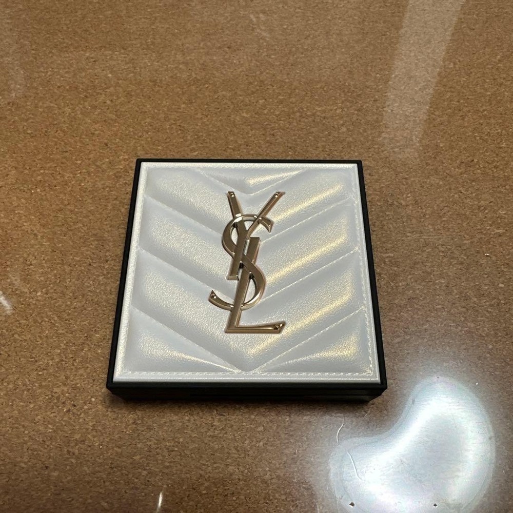 Yves Saint Laurent All Hours Hyper Finish Concealer 01