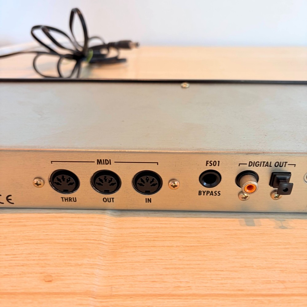 ZOOM RFX-2000 Digital Reverb Multi-Effects Processor Rack Mount Made in Japan