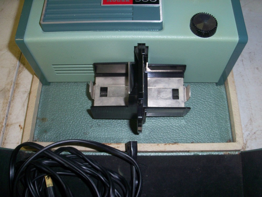 Vintage Kodak 500 Projector in Case, Tested For Power, Powers On