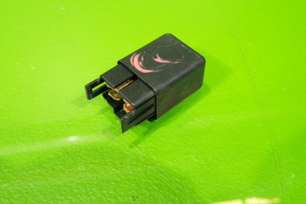 91-99 3000GT OEM MB183865 12V multi use relay control module