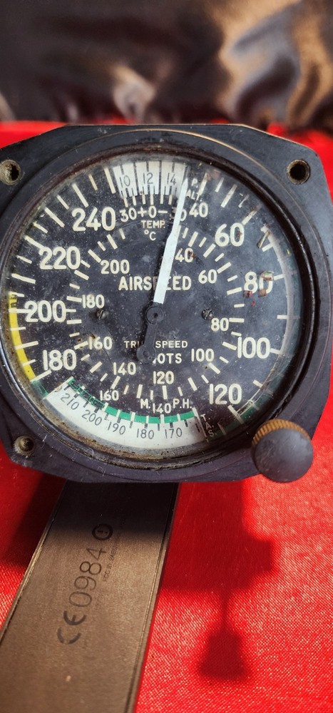 United Instruments, Inc. Airspeed Indicator