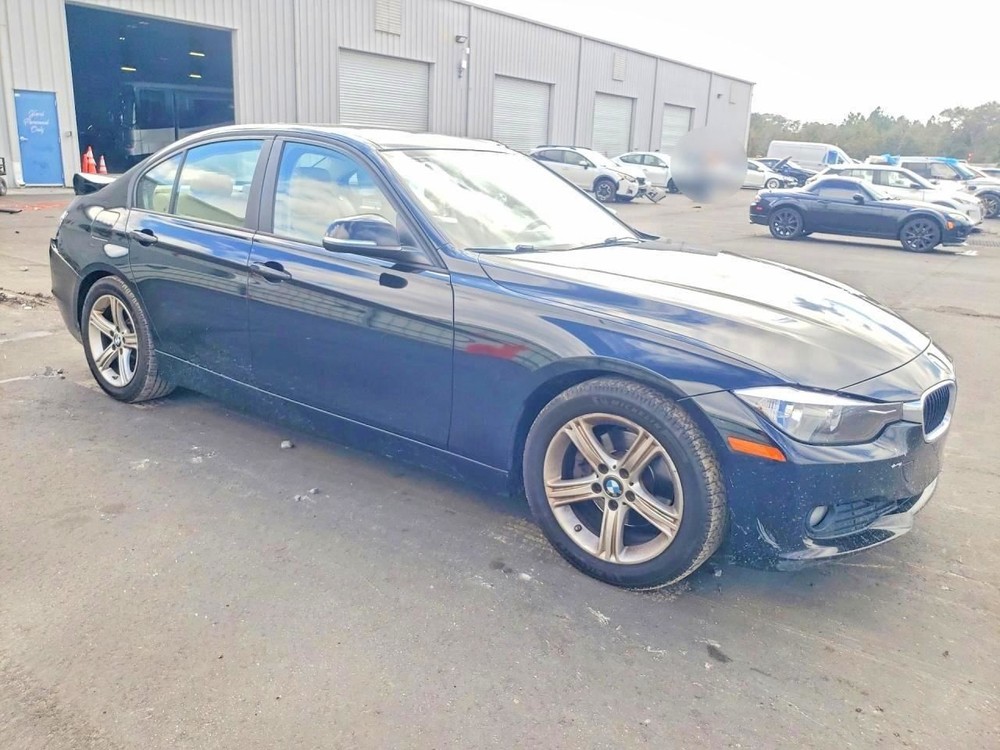 320I 2014 Glove Box 4994309