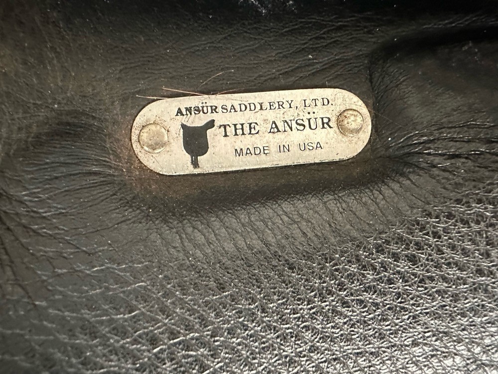 Ansur Treeless Saddle English