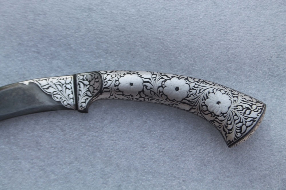 Fantastic curve iron blade Dagger Mughal Calligraphy silver inlaid work Handle