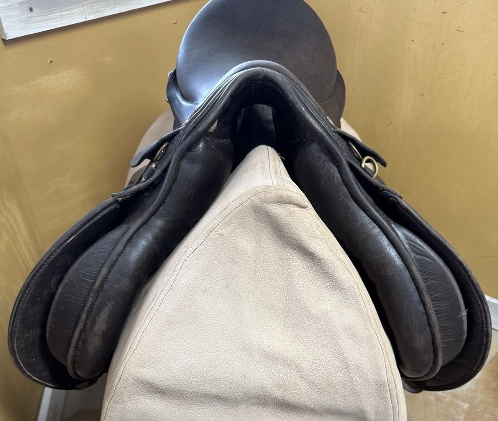 Lovatt & Ricketts Event Jump Saddle. 17” seat. Medium tree.