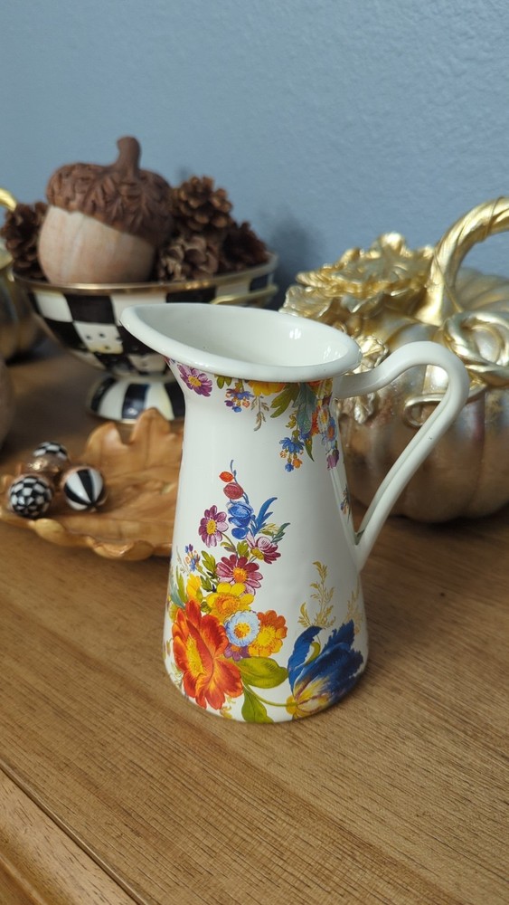 MACKENZIE CHILDS WHITE FLOWER MARKET PRACTICAL PITCHER SMALL (3 CUP)
