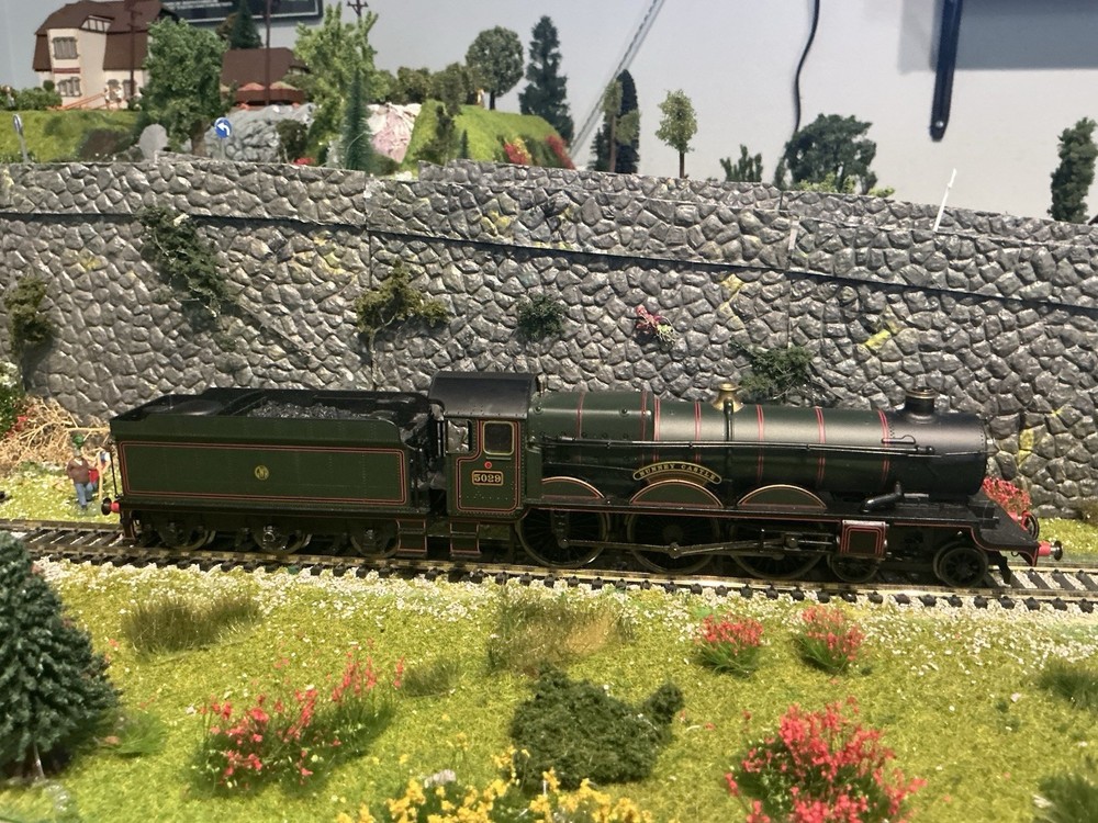 Hornby Cambrian Coast express set R2196m OO scale DC
