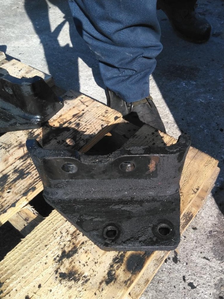 Replaces 2017 CUMMINS ISLG REAR ENGINE MOUNT , FL