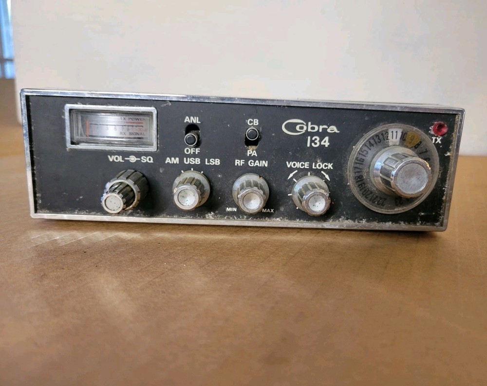 Cobra 134 Vintage 23 Ch Transceiver, Powers On, No Microphone
