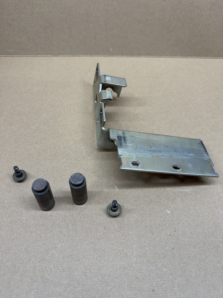 Midmark  M11 Door Latch Assembly