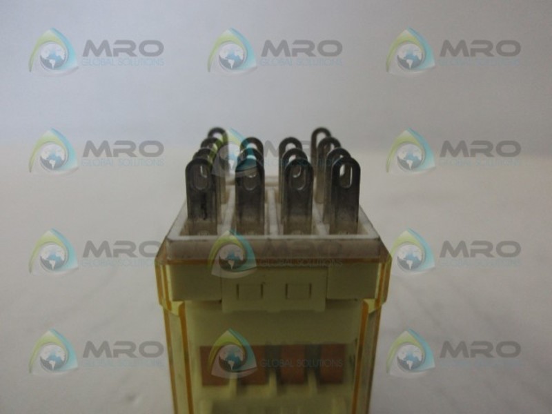 IDEC RY4S-U 240VAC UNMP