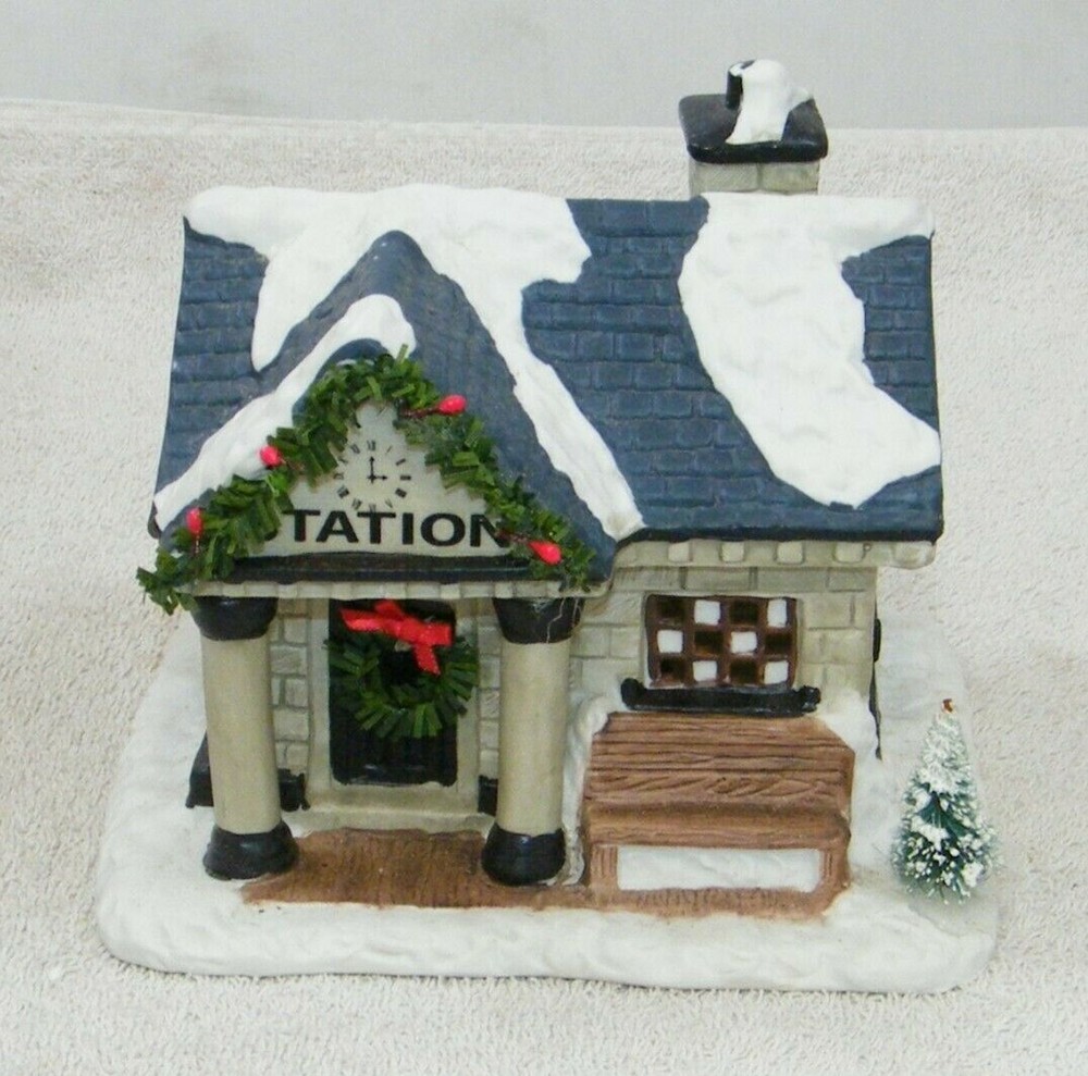 1992 CHRISTMAS VALLEY LIGHTED STATION WITH BUILDING ANTENNA
