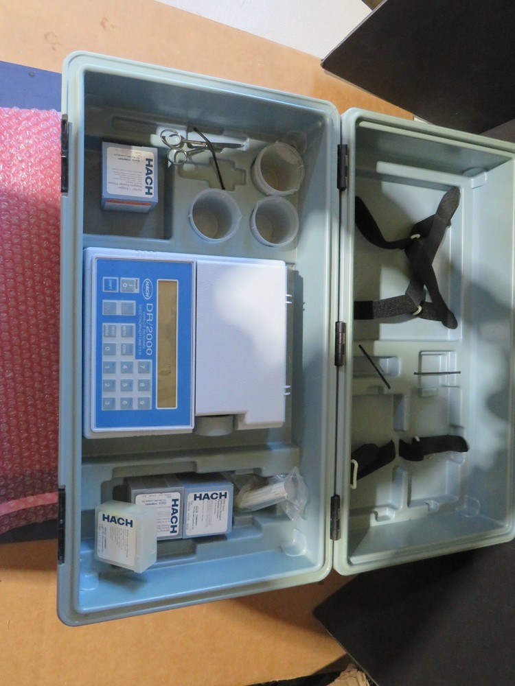 HACH DR/2000 DIRECT READING SPECTROPHOTOMETER NO POWER SUPPLY