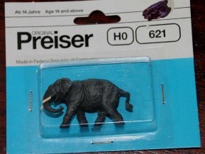 Preiser 621 HO Stomping Gray Elephant Figure