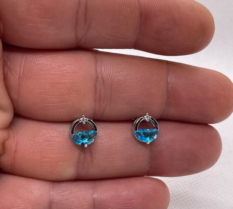 Light blue topaz gemstone water spring stud earrings 925 silver