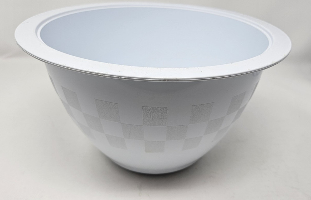 Pampered Chef Nesting Bowl Set w Colanders & Lids Non Slip Checkerboard pattern