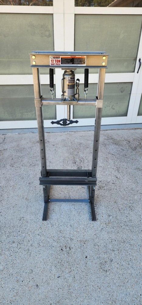 CENTRAL  MACHINERY 12 Ton Press