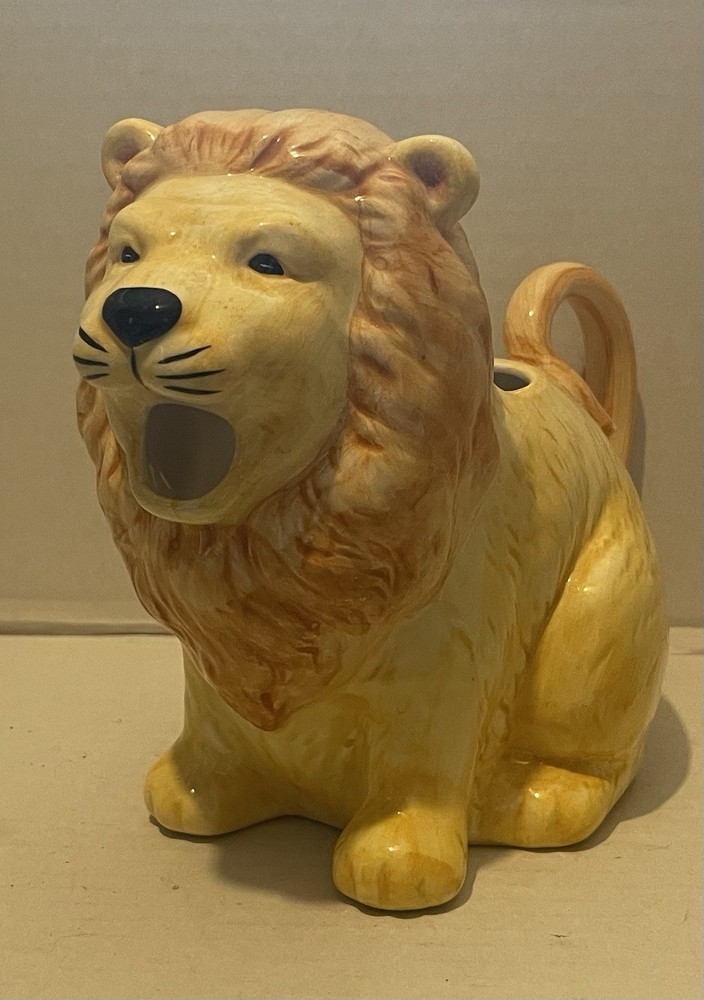 Vintage Ceramic Lion Pitcher 48oz