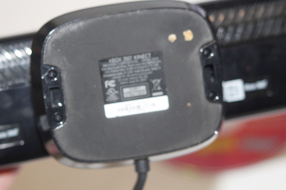 Microsoft 1414 Xbox 360 Kinect Sensor Bundle + 5 Games Just Dance Central Disney