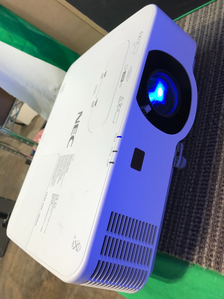 NEC NP-P554U 5500 Lumen Projector / VARIOUS LAMP HOURS