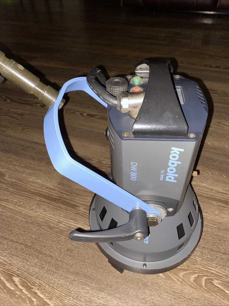 Bron Kobold DW 800 With Open Face Reflector.