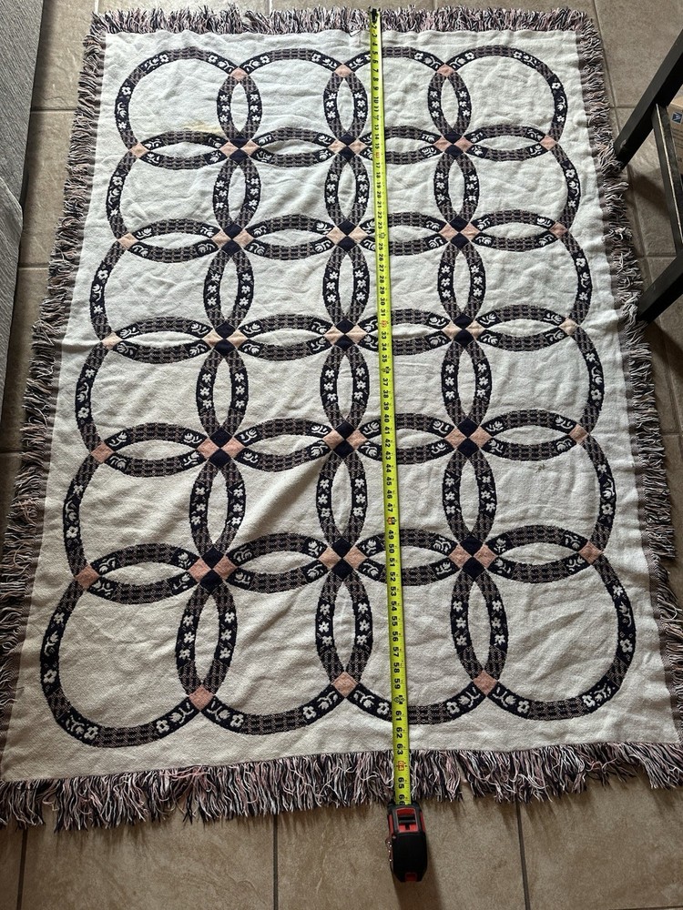Woven Double Wedding Ring pattern blanket with fringe.