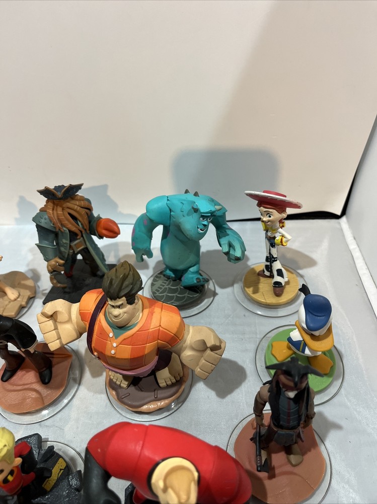 Disney Infinity Figures lot of 20 ( Not Tested )