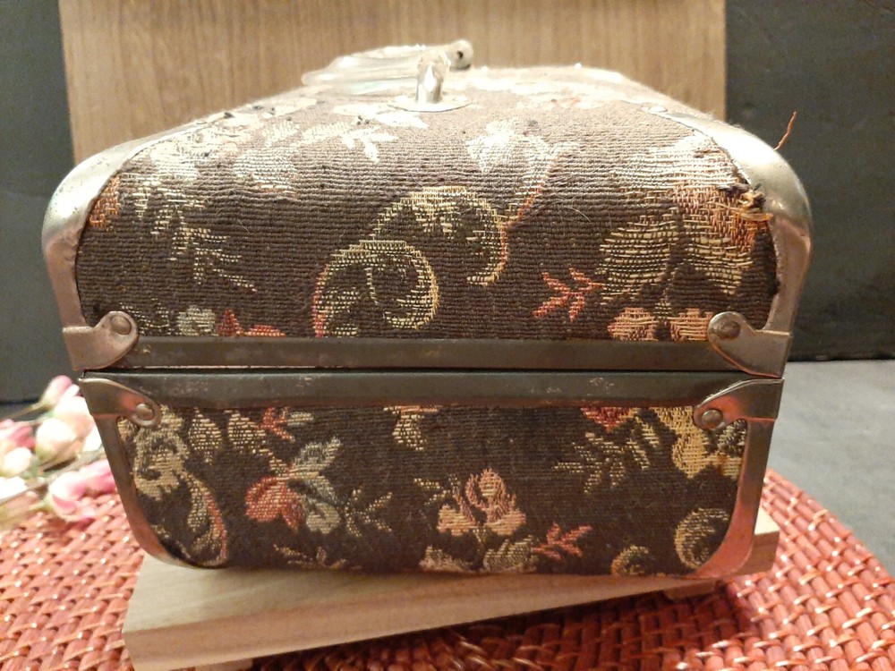 VINTAGE TAPESTRY SEWING CASE , SEWING BOX , SMALL TRAIN CASE
