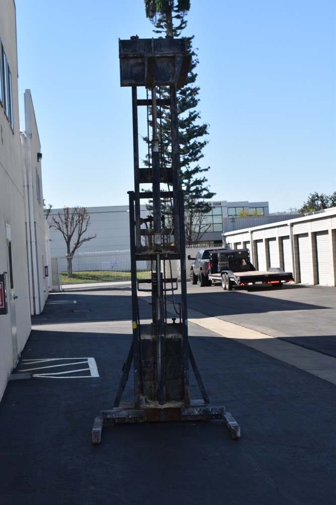 Crown 20MT Electric Walkie Straddle Stacker pallet jack