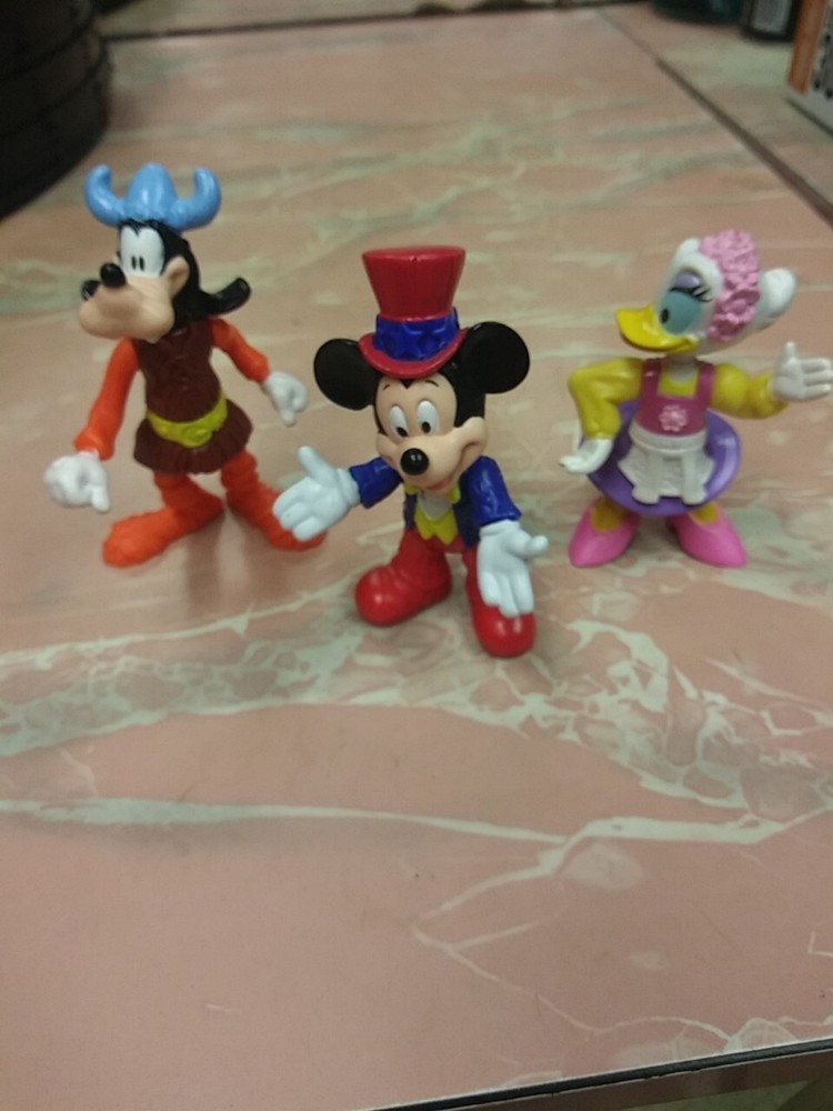 Disney Mickey Mouse Ringmaster  Poseable Jointed 4" & Daisy & Goofy Lot Figures