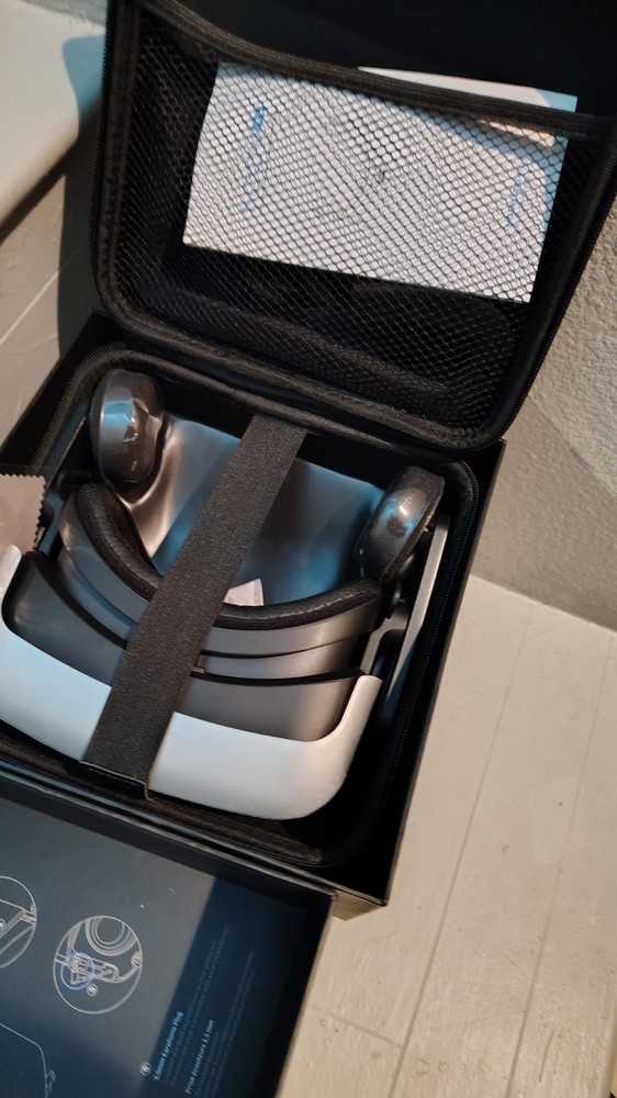 Noon Pro VR Headset - VR Glasses Goggles for Smartphone - Includes Case