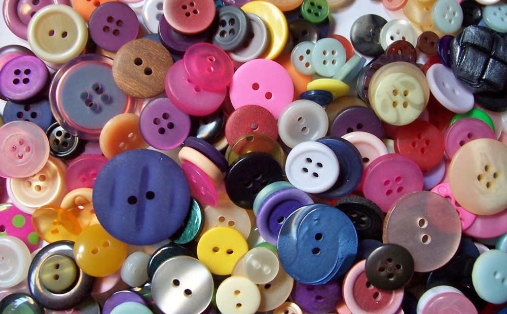 200 New Buttons Assorted Mixed Color and Sizes