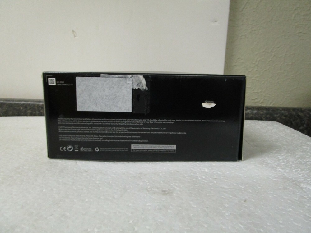 Samsung SMR324 Gear VR with Controller - Missing Lens Cover