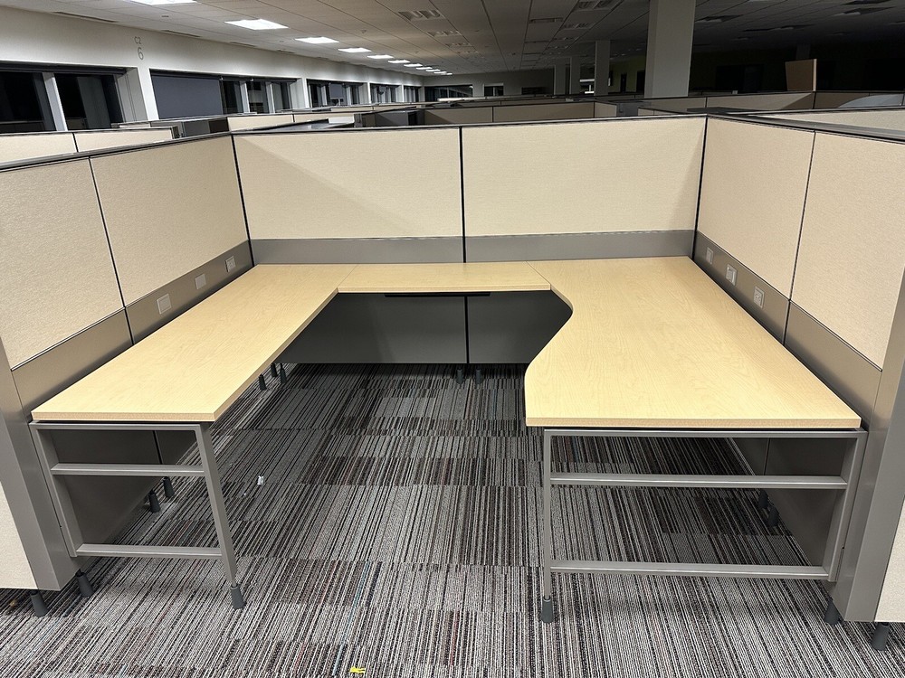 NICE HERMAN MILLER 6'X8' OFFICE CUBICLES WORKSTATIONS