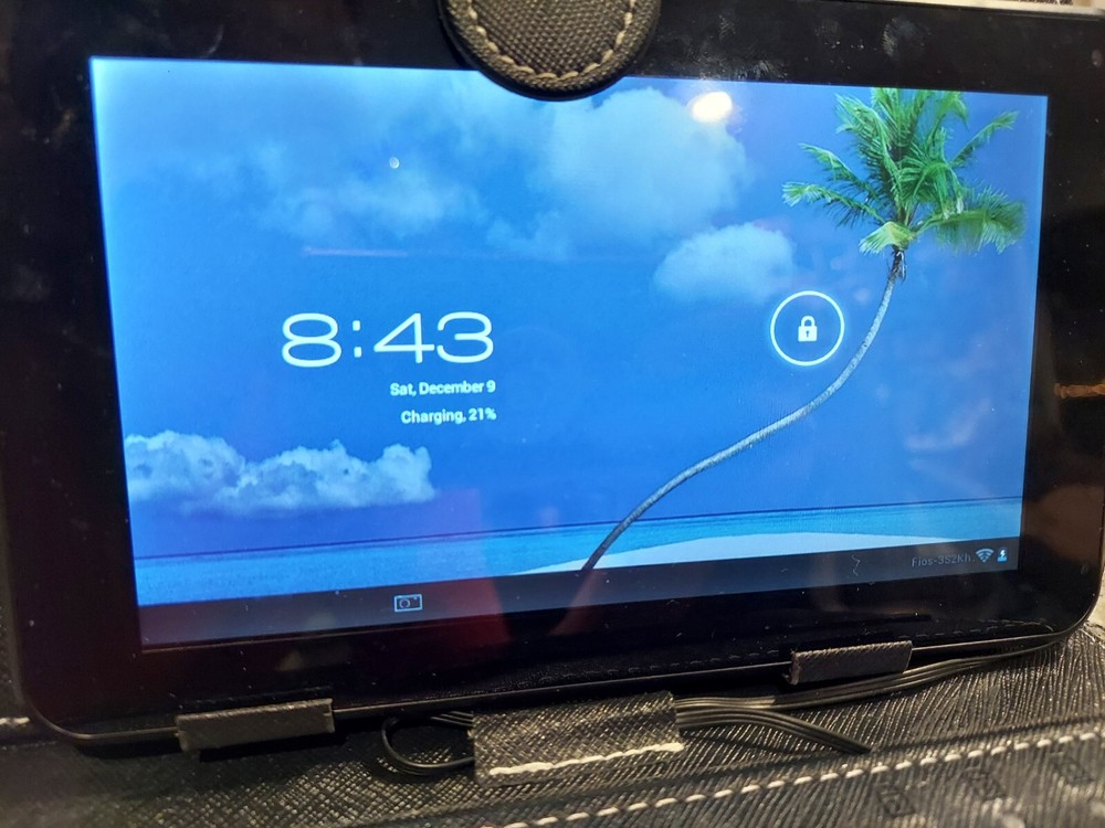 Proscan PLT7045K 7" Touchscreen Tablet Micro SD with Keyboard Pad READ