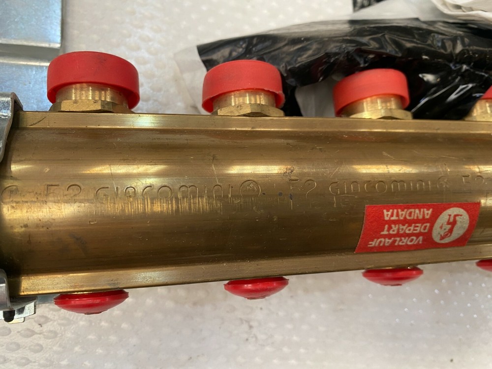 R553D Pre-Assembled Air Conditioning Manifold. GIACOMINI