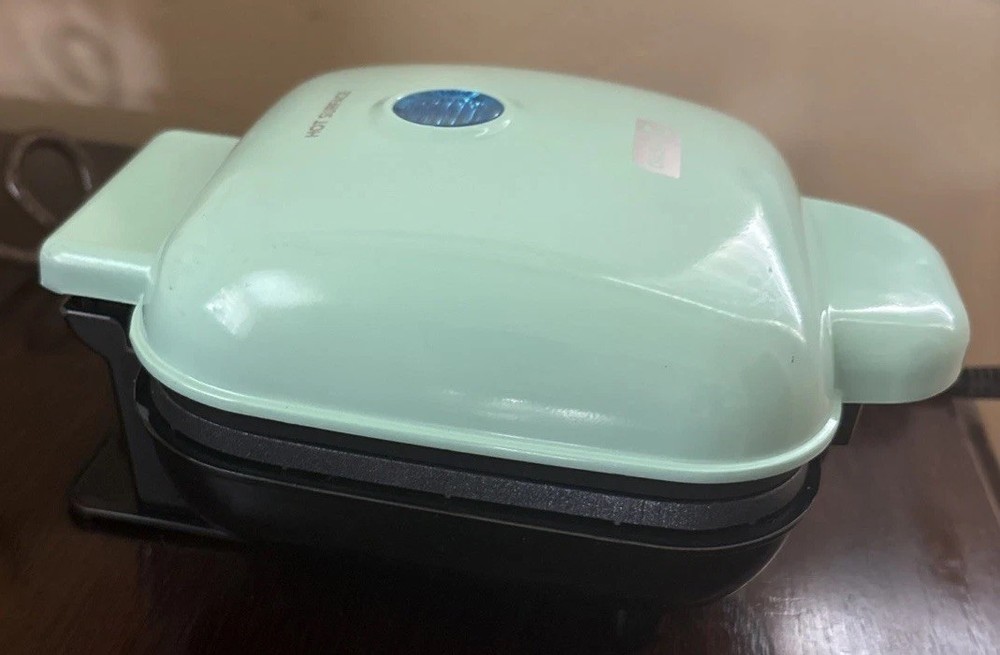 Dash Egg Bite Maker Makes 4 Egg Bites Teal Black DBBM400GBAQ04 New Without Box