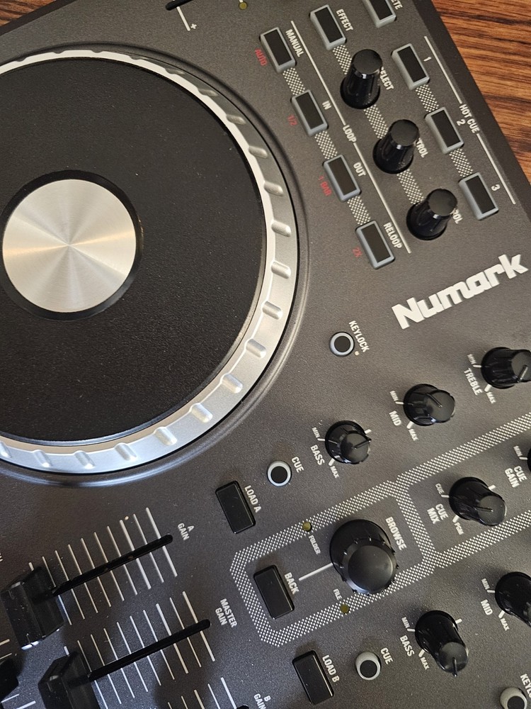 Numark Mixtrack Digital DJ Controller